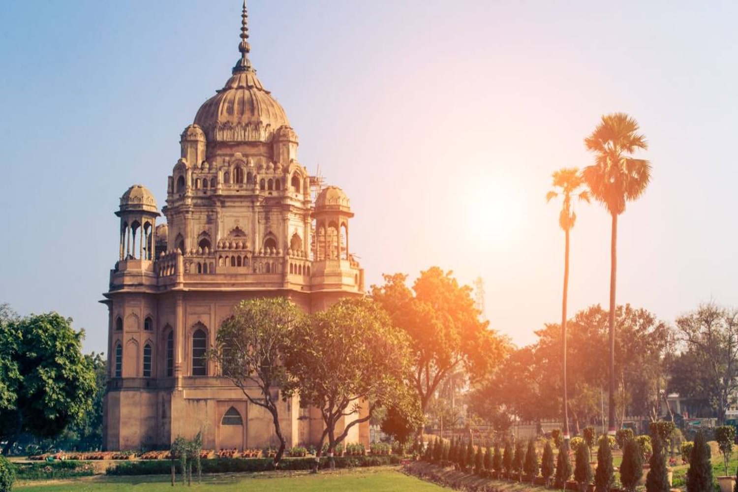 Day 01: Arrival at Lucknow 